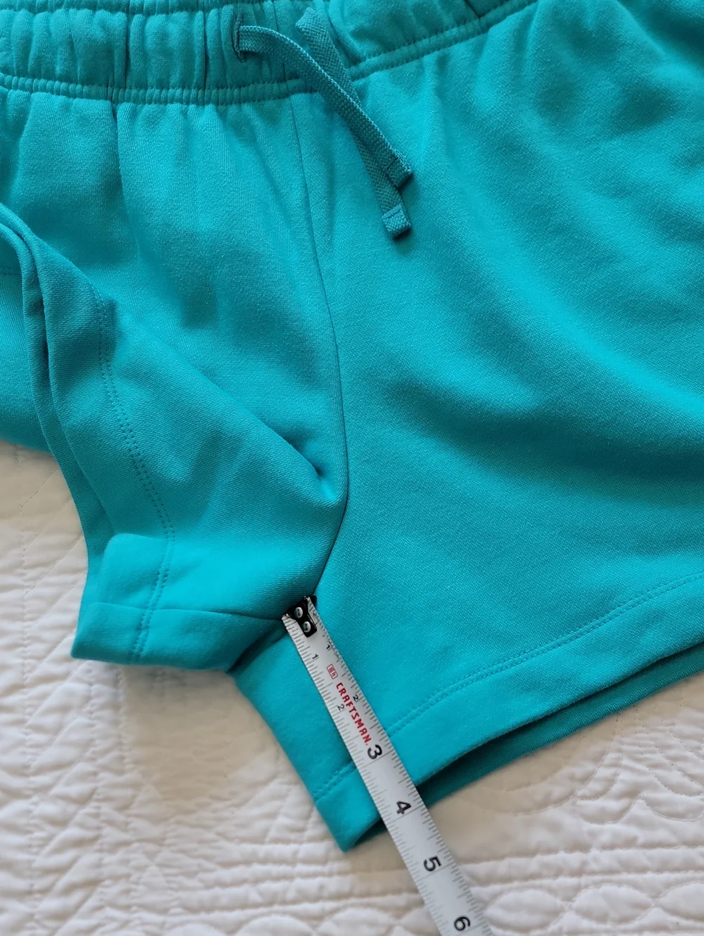 Nike Women's Standard Fit Midrise Fleece Shorts With Pockets